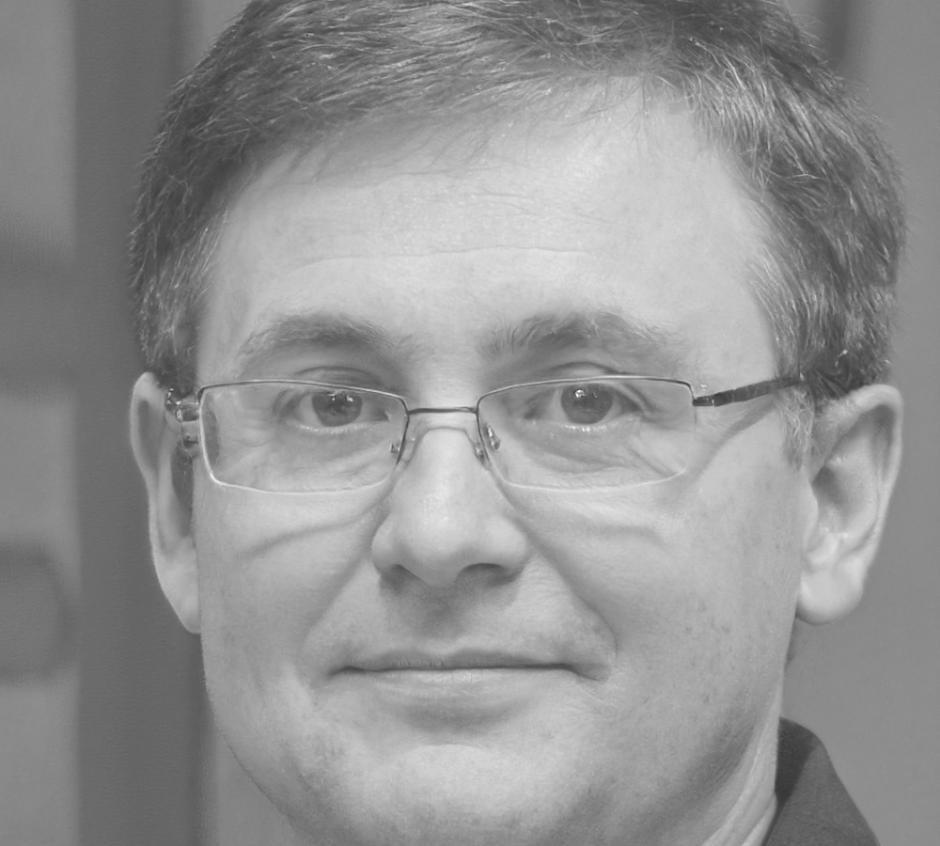 Portrait de Marc Dubois, expert en approbation budgétaire